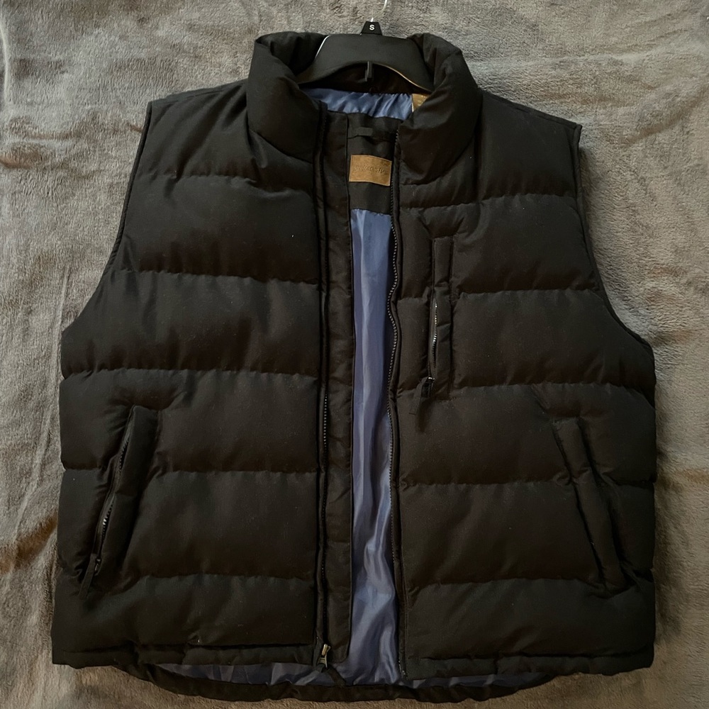 Men’s St. John’s Bay vest- like new!!